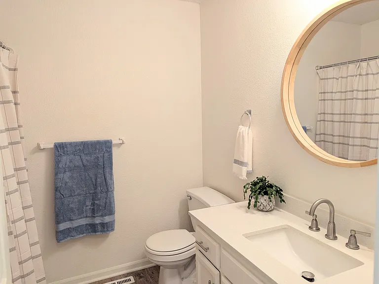 Hallway full bath