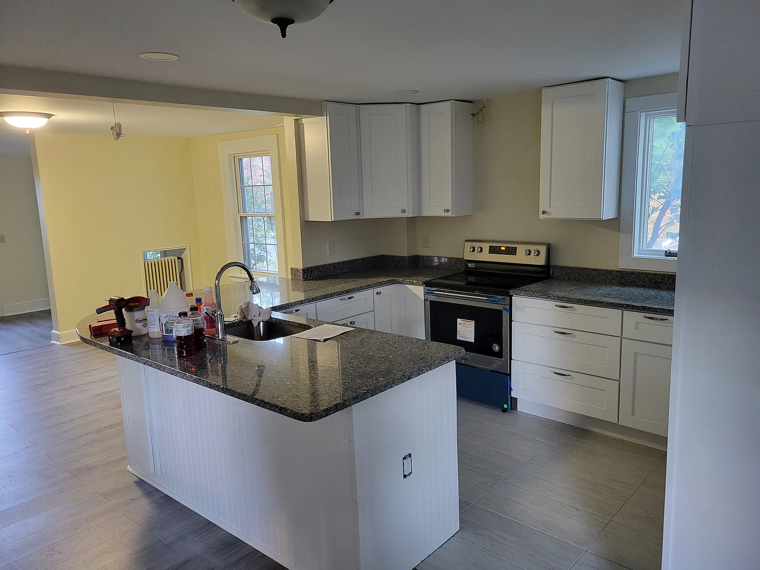 3 bed, 1.5 bath, 1100 sqft, $2,300 — Photo 2