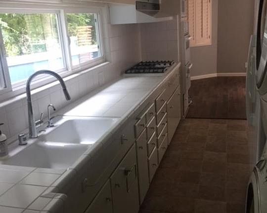 5th image of 3244 De Witt Dr