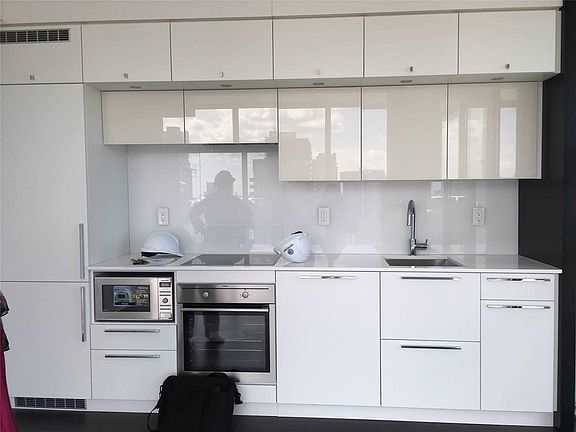 5th image of 15 Grenville St #1509