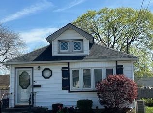 23 Cedar Ave, Farmingdale, NY 11735