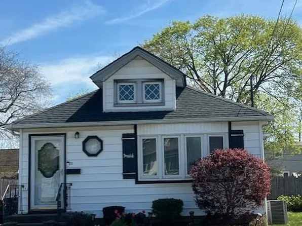 23 cedar ave, East Farmingdale, NY 11735