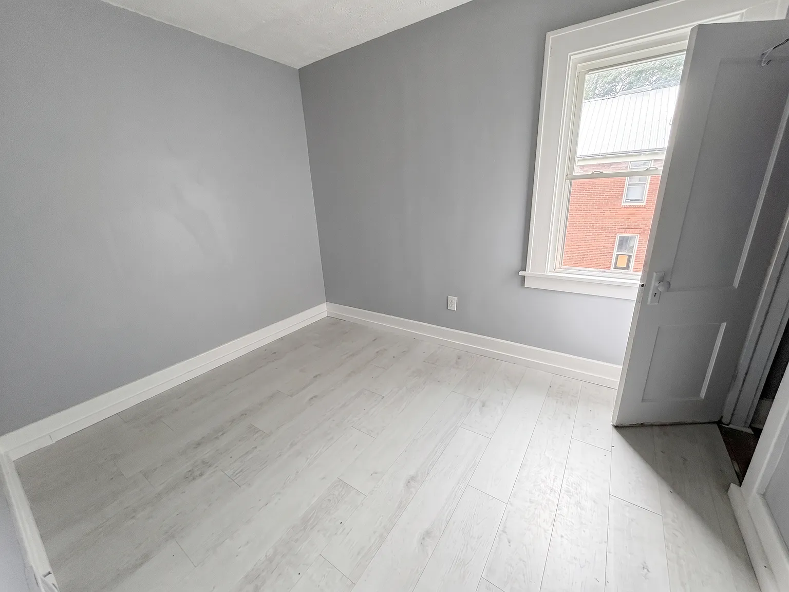 2 bed, 950 sqft, $850 — Photo 4