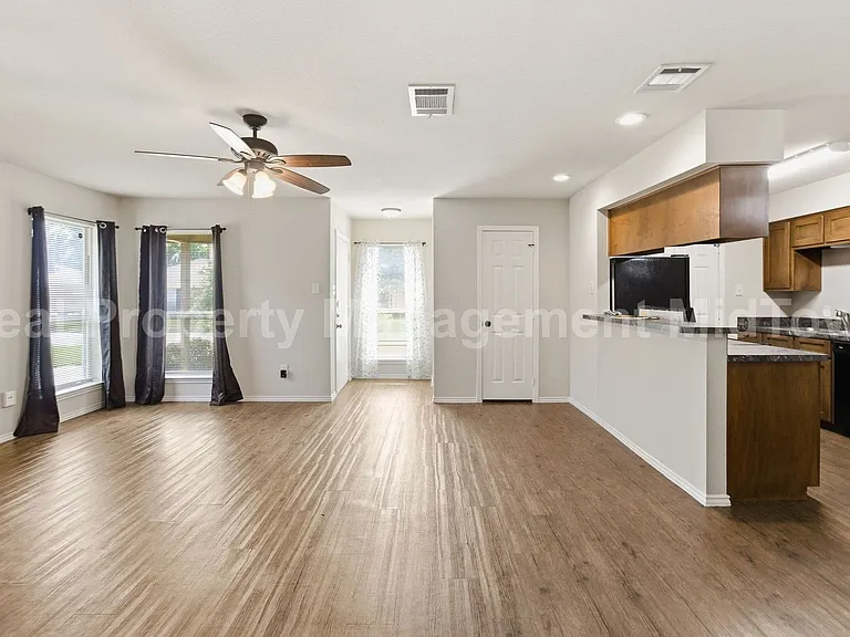 2307 Monte Carlo Dr — Photo 4