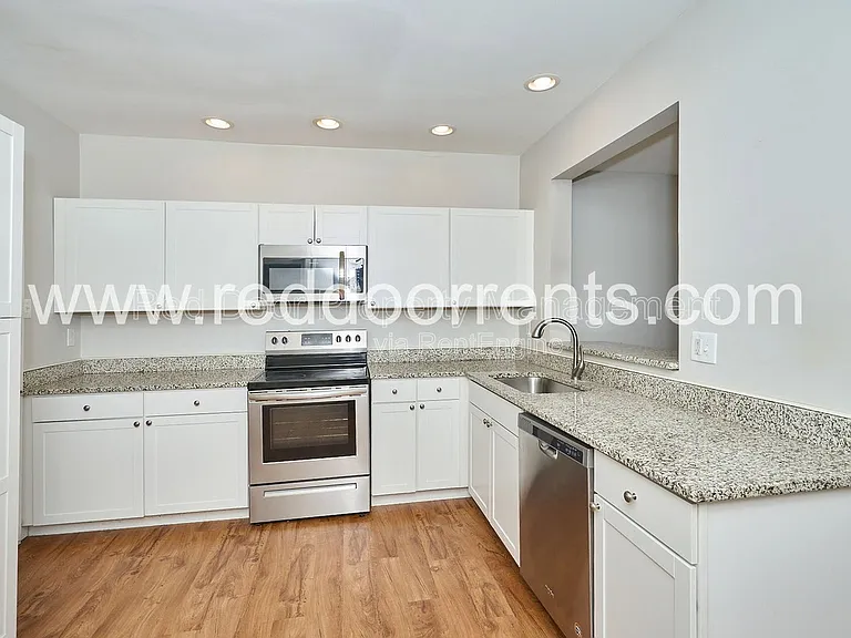 4704 N College Ave — Photo 25