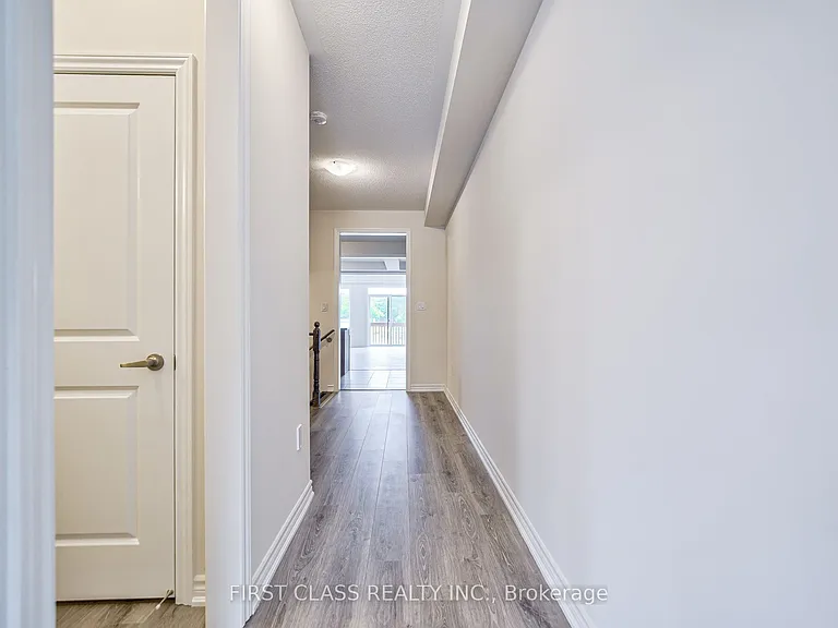 61 Kenneth Rogers Cres — Photo 6
