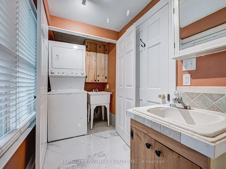 2174 New St — Photo 16