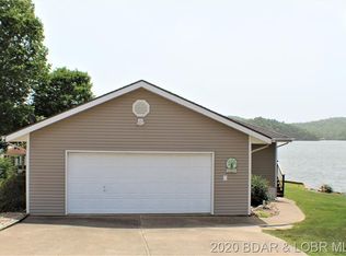 1026 Oak Point Dr, Sunrise Beach, MO 65037