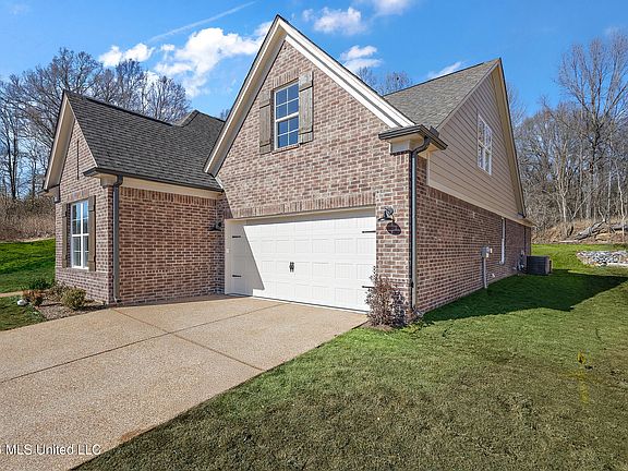 3rd image of 836 Coahoma Ct