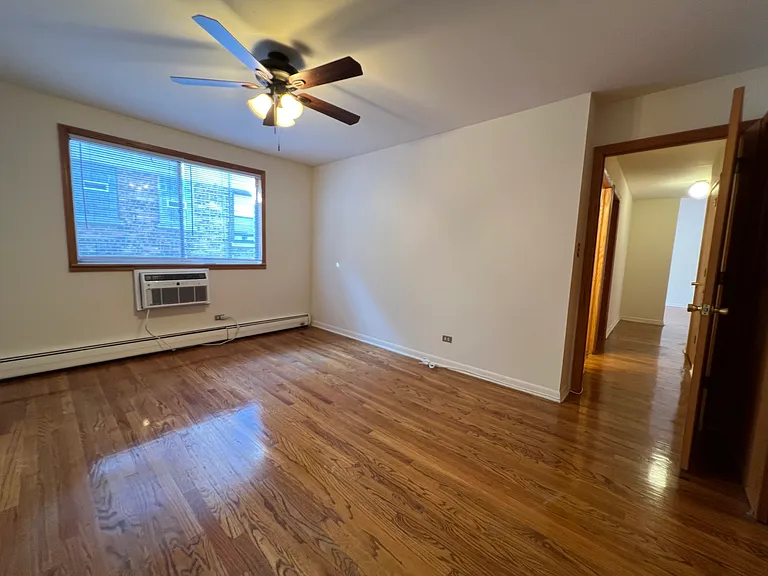 417 W Roscoe St — Photo 24