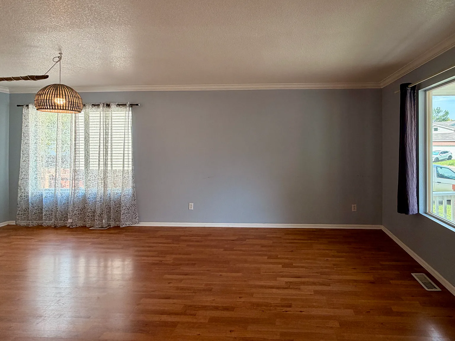 4 bed, 2.5 bath, 3279 sqft, $3,050 — Photo 3
