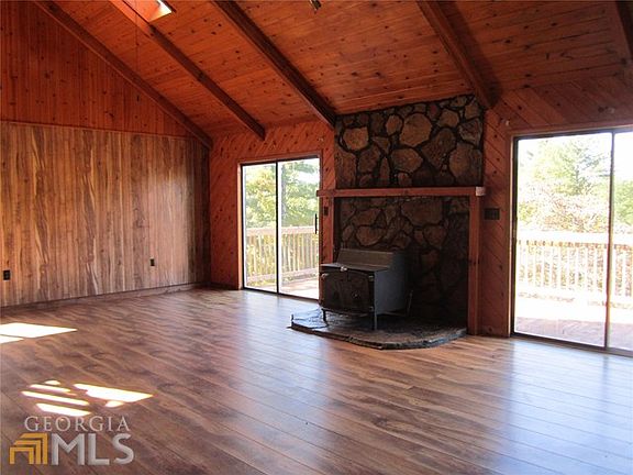 2nd image of 15 Golden Pond Ln