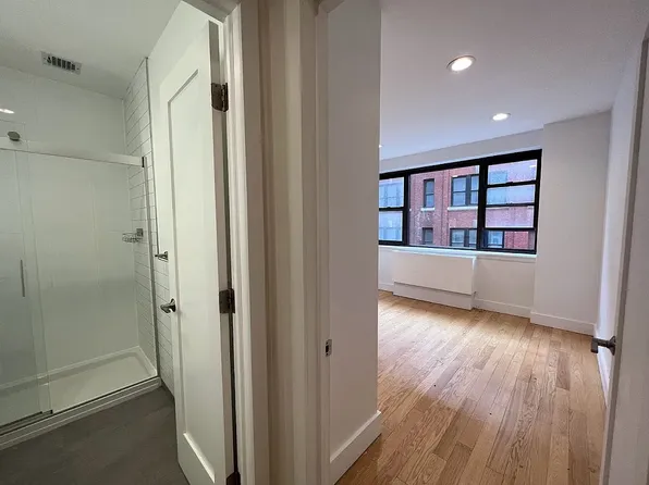 207 East 37th Street image 11 of 16