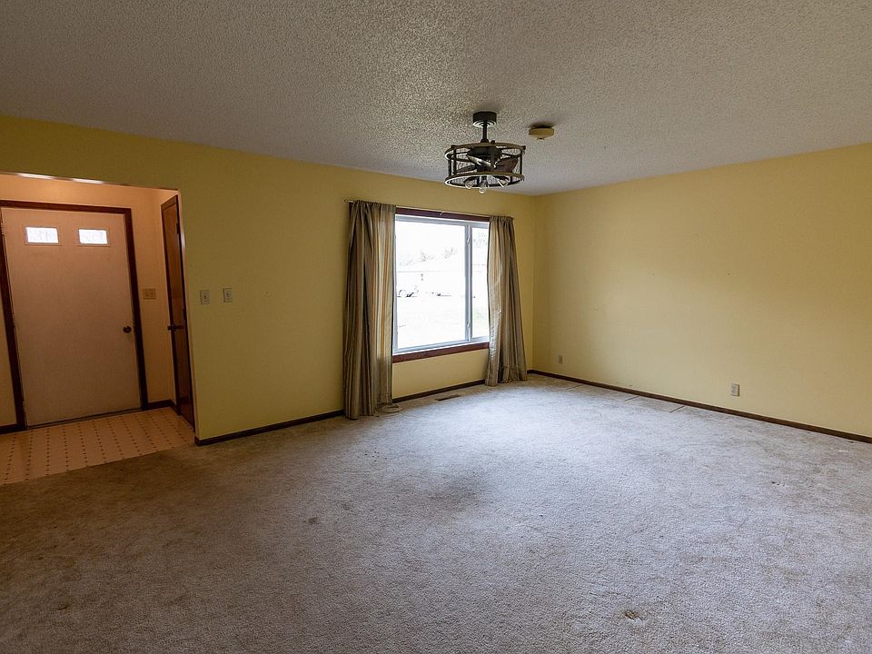 111 W 5th St, Juniata, NE 68955 Zillow