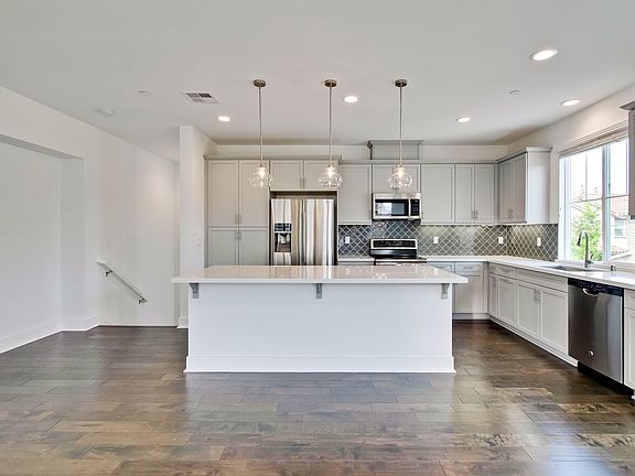 3rd image of 136 Banano Ln