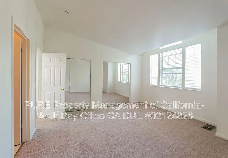 599 Spruce St — Photo 7