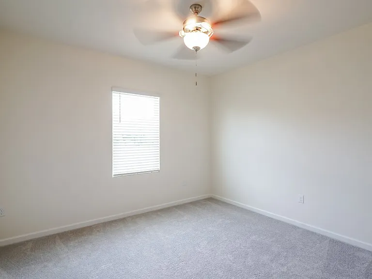 185 Snowdrop Ave — Photo 15