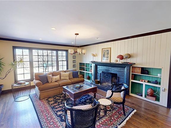 3rd image of 2028 W 95th St