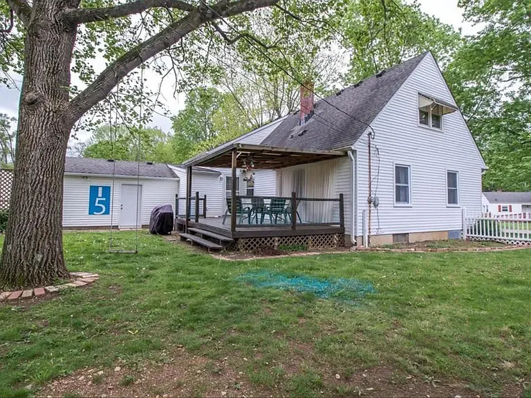 7050 Caroline Ave — Photo 8