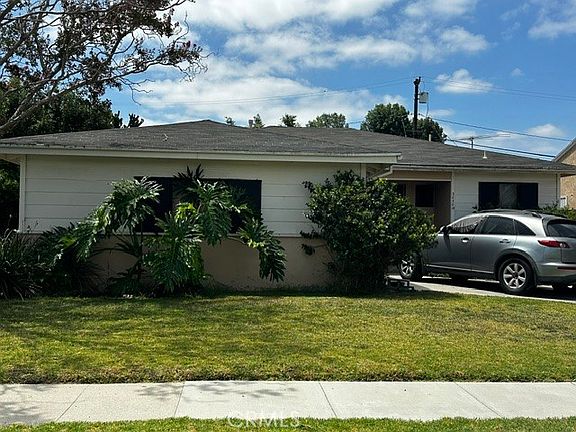 4th image of 3650 E Poppy St