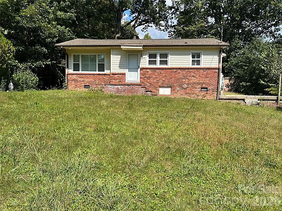 3rd image of 110 9th St