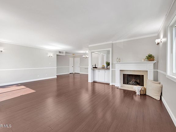 5th image of 12955 Riverside Dr APT 307