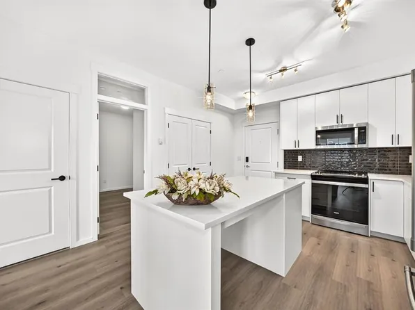 151 SW Legacy Main St SE #8317, Calgary, AB T2X 4A4