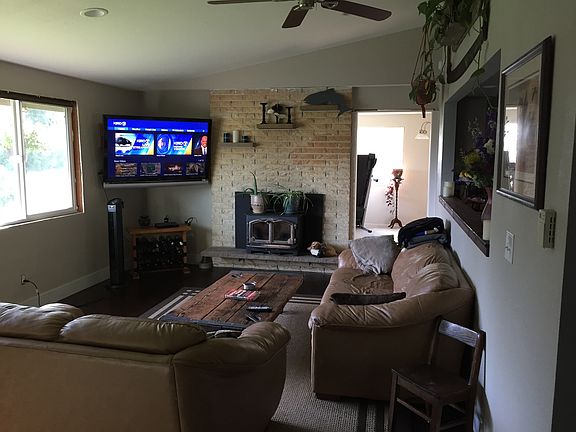2nd image of 1406 Larkspur Ln