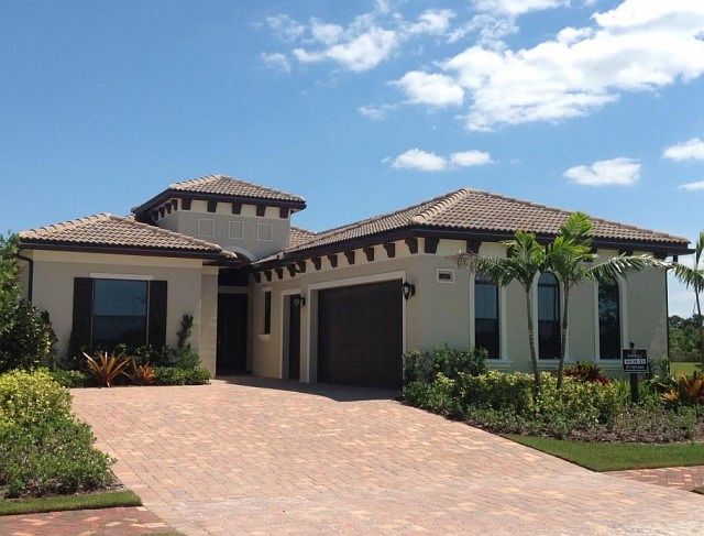 1st image of 166 SE Calmo Cir