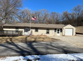 302 Riordan St, Crescent, IA 51526