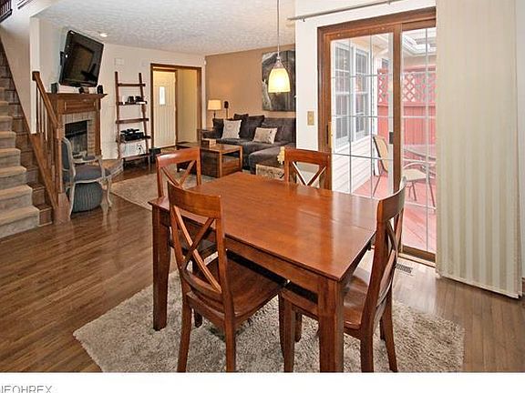 5th image of 4816 Hawthorn Ln #40