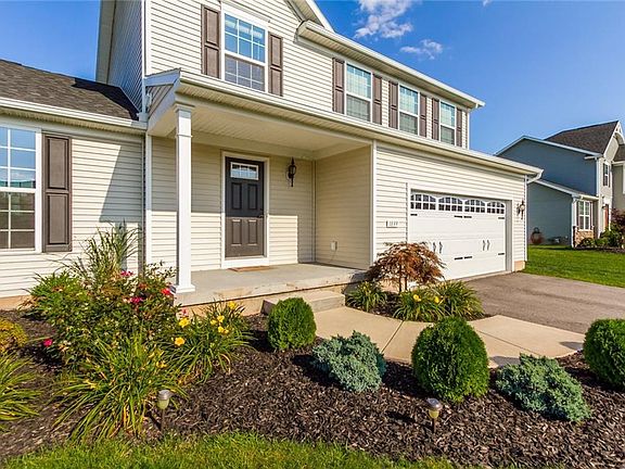 3rd image of 1839 Halesworth Ln