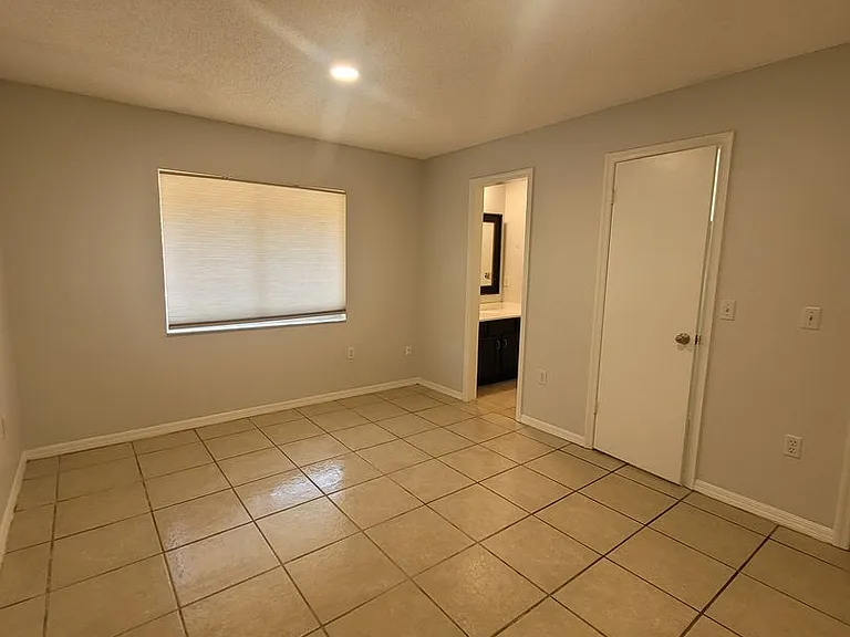 937 Aragon Ave — Photo 14