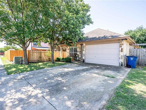 4th image of 2521 Magin Meadow Dr
