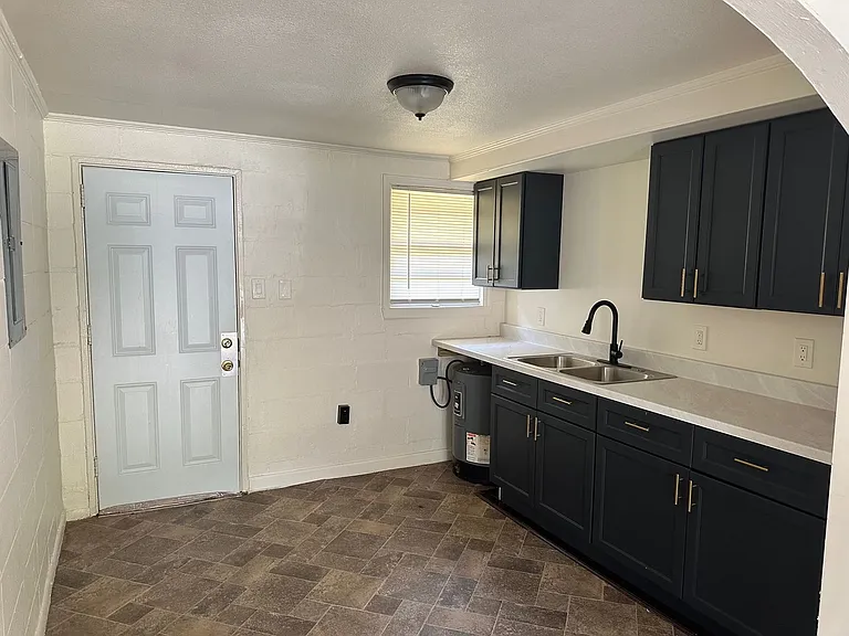 412C Cedar Ave — Photo 6