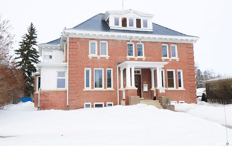 1st image of 27 Dunlop STREET E