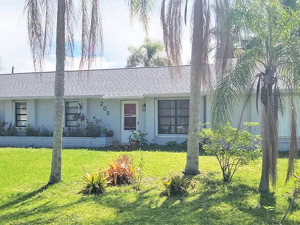 205 Pioneer Ave NE, Palm Bay, FL 32907