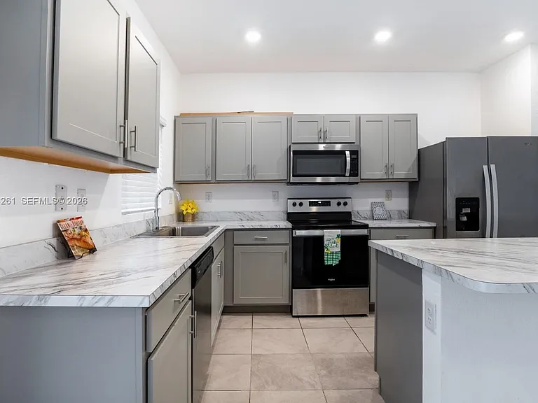 1170 SW 7th Ct #1170 — Photo 8