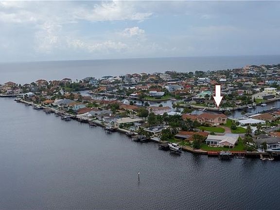 Coastal Paradise - Quick Access to Gulf!