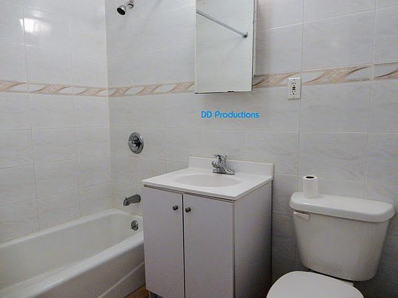 4th image of 705 Grand St Ste 1