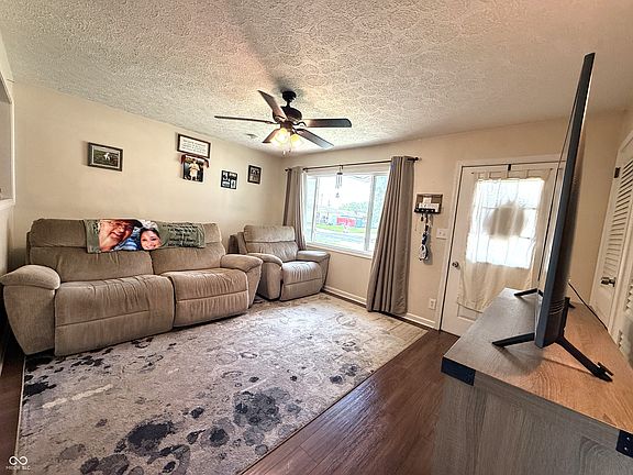 4th image of 26 Center Dr