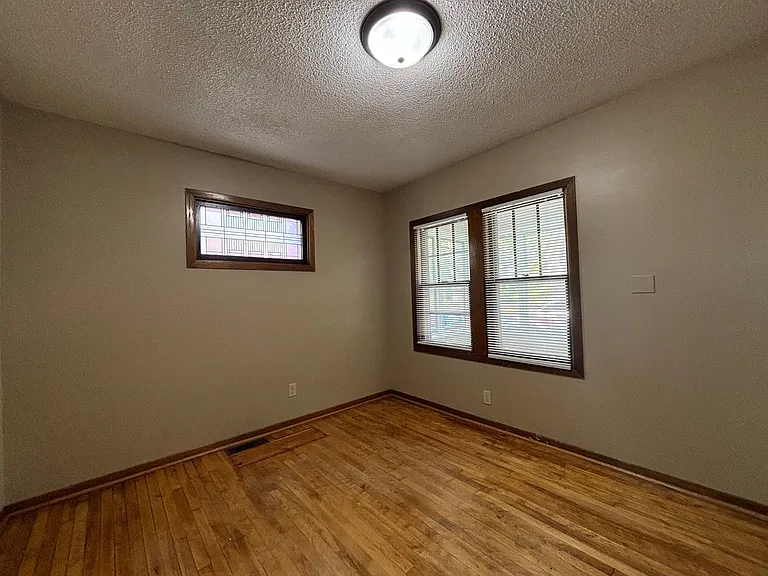1068 Hatch Ave — Photo 8