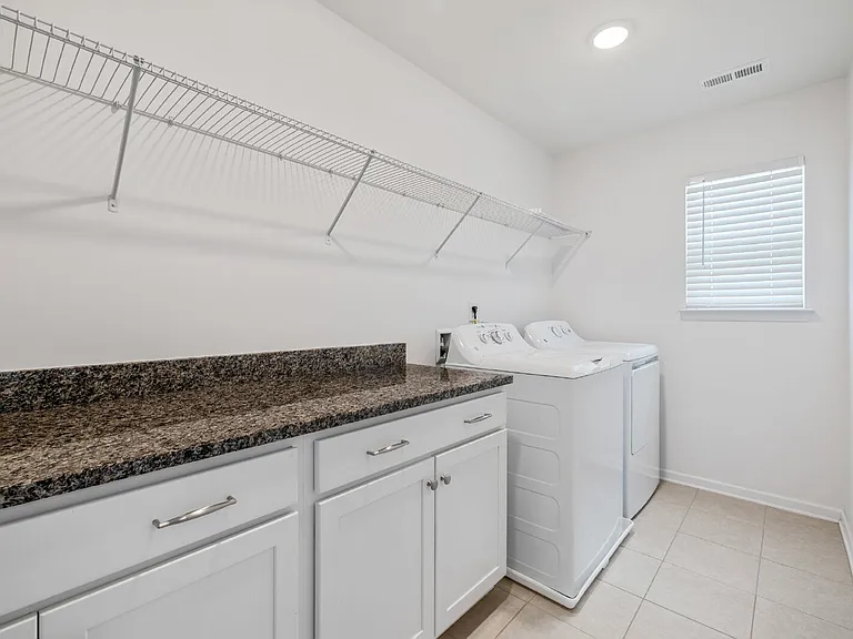 1069 Pennington Dr — Photo 38