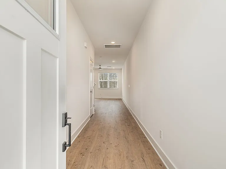 725 Caraway Ln — Photo 3