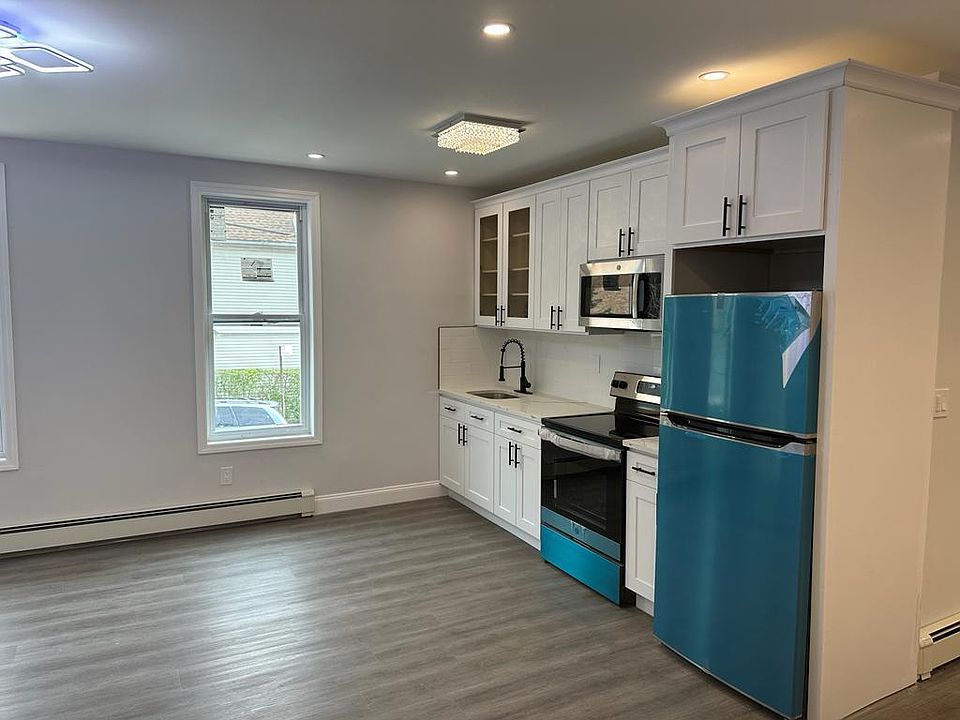 2nd image of 2559 Cruger Ave