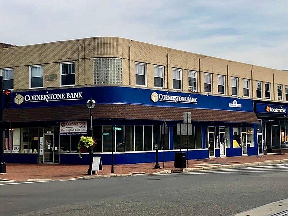Apartment on second floor of this Iconic Building on High Street ~ building the first of its kind to have the NEO CLASSIC Curved Window at the Corner