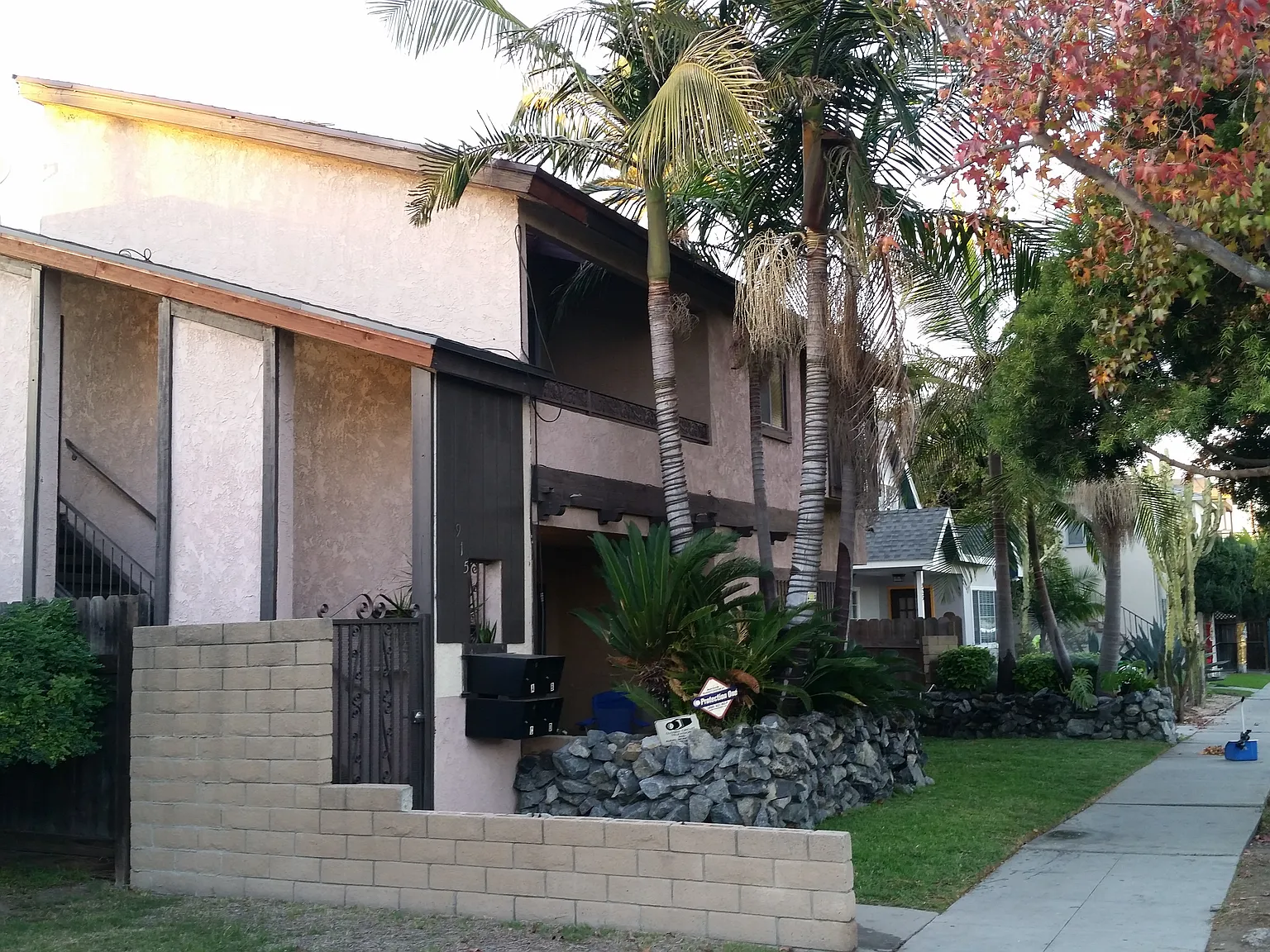 2 bed, 1200 sqft, $2,300 — Photo 1