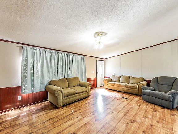 4th image of 215 Blakefield Dr