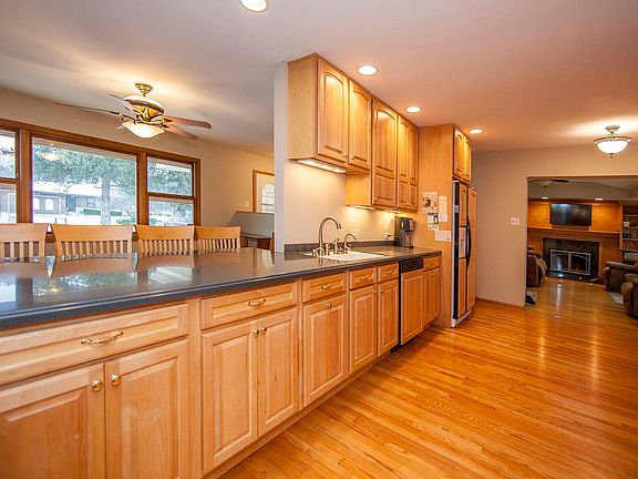 5th image of 1046 Cuyahoga Dr