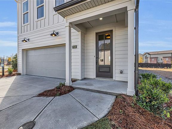 2nd image of 2285 Fern Cir